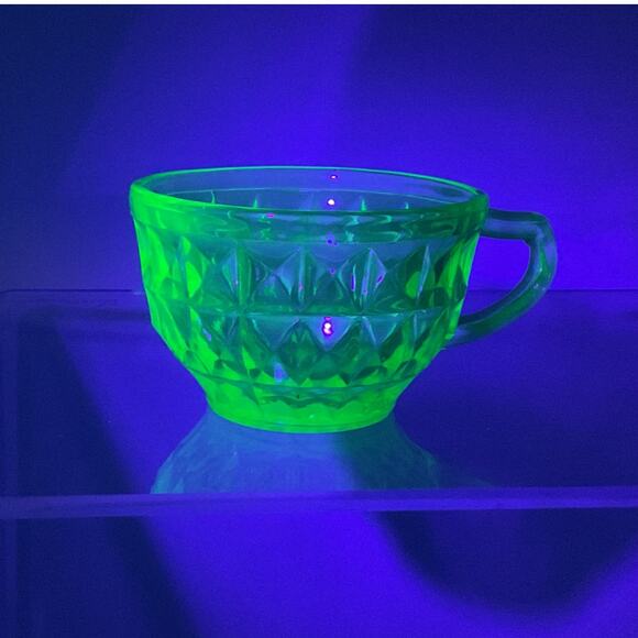 Jeanette Windsor Cube Green Depression Glowy Glass Cup - Picture 8 of 8